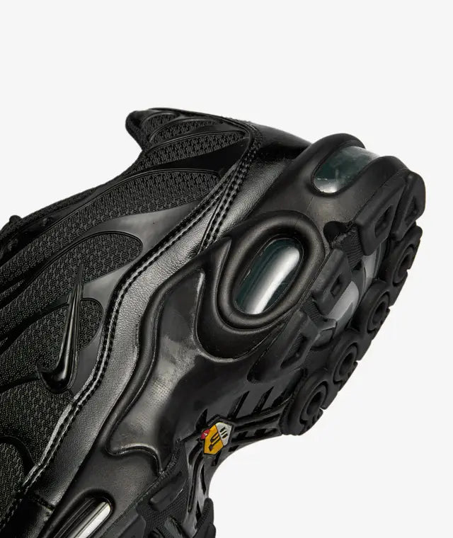 AIR MAX PLUS "TRIPLE BLACK" - NEGRO